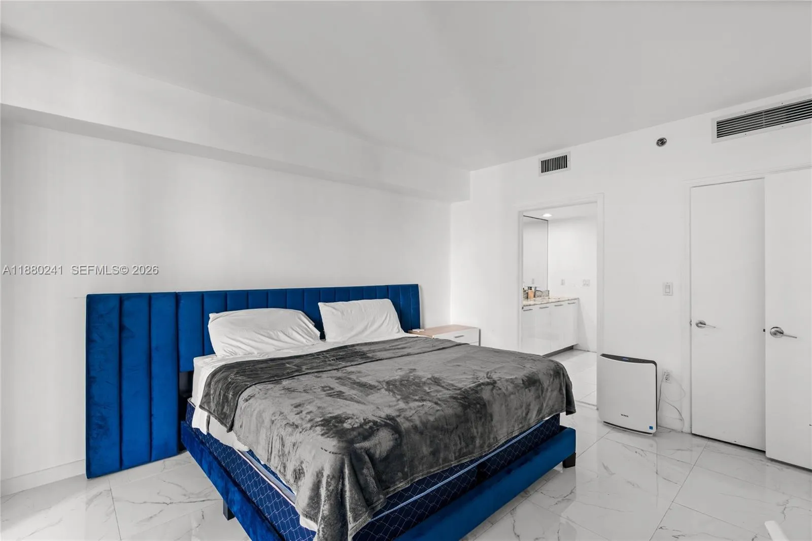 55 SE 6th St # 1203, Miami FL 33131