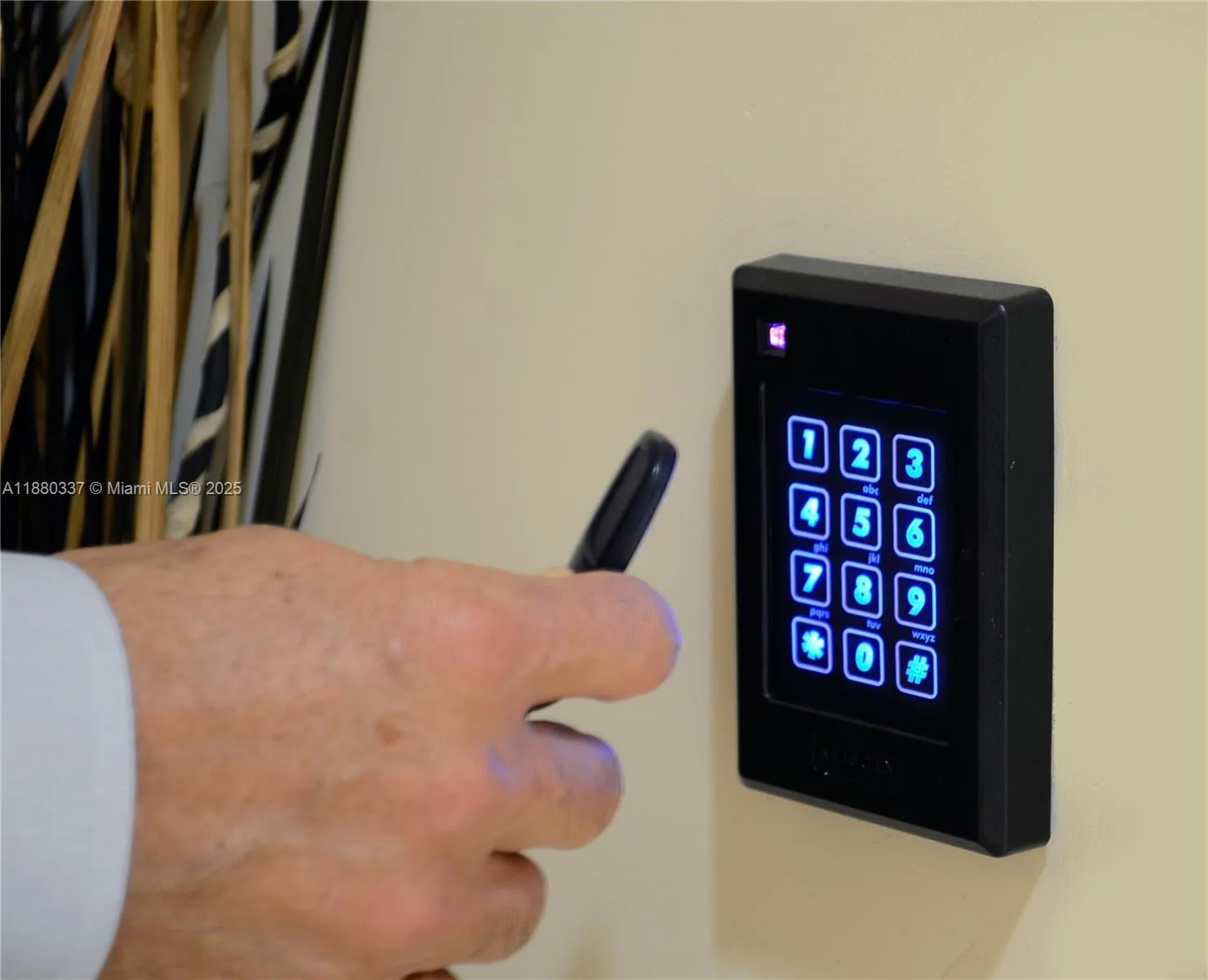 15800 Pines Blvd # 317, Pembroke Pines FL 33027