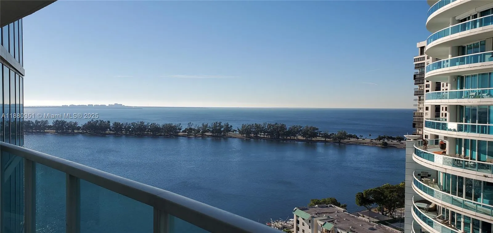 1 bedroom 1 bath for sale at 2101 Brickell Ave # 1808, Miami FL 33129