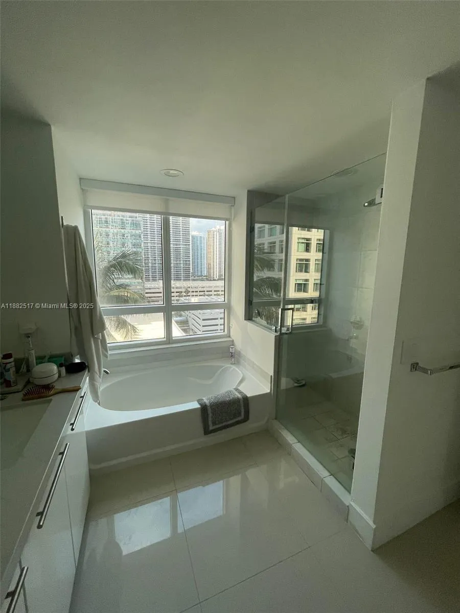 950 Brickell Bay Dr # 1210, Miami FL 33131