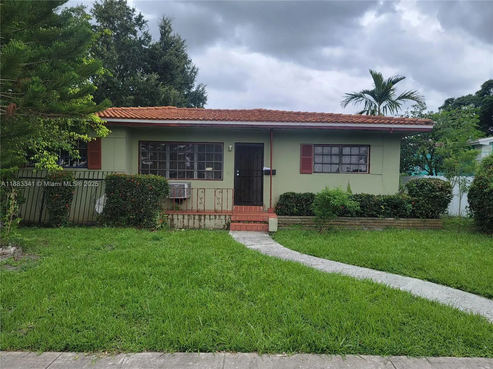 5 bedroom 2 bath for sale at 760 NE 147th St, North Miami FL 33161