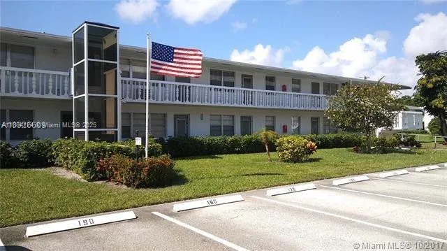 2 bedroom 1 bath for sale at 182 Markham I # 182, Deerfield Beach FL 33442