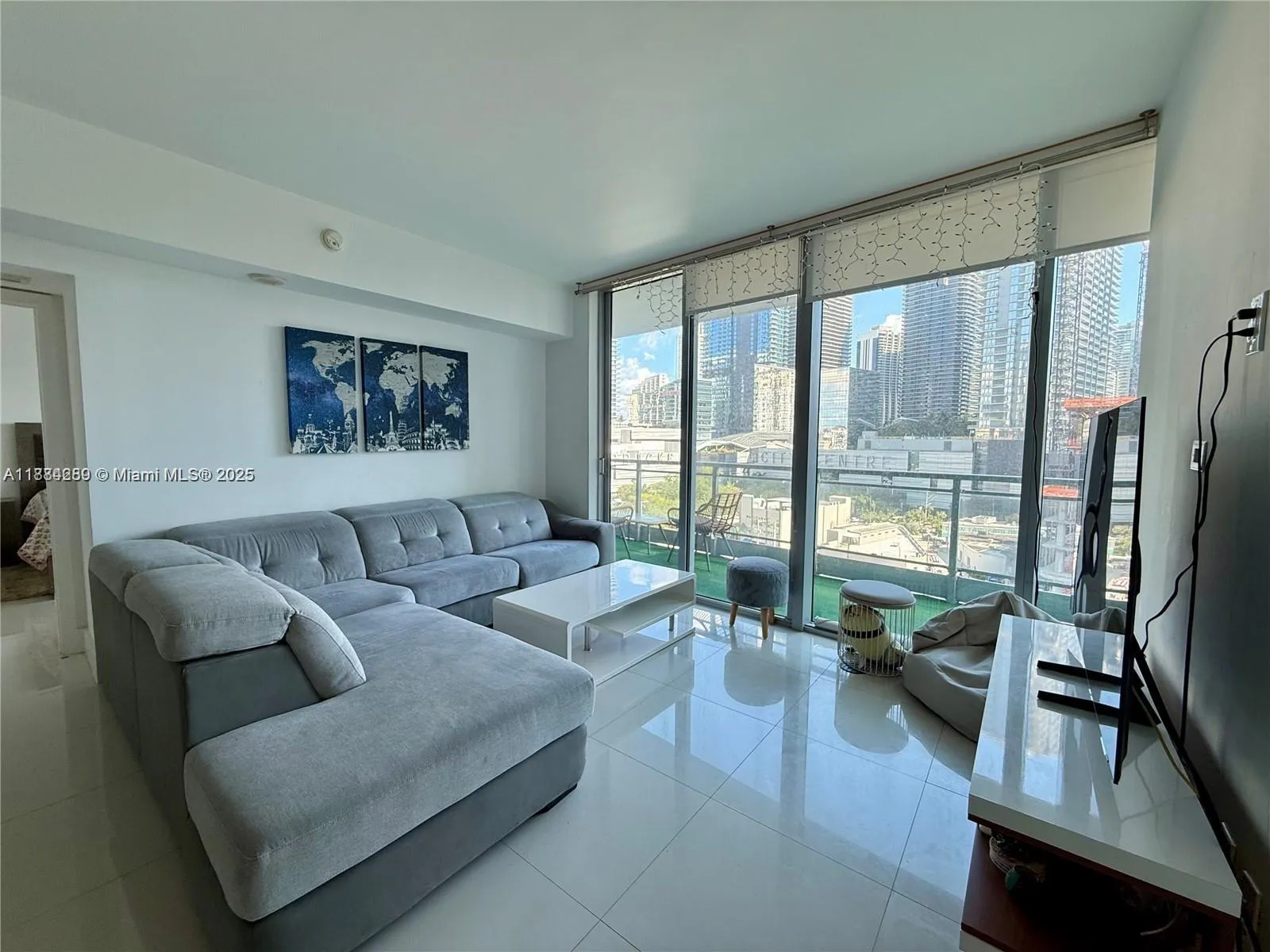 92 SW 3rd St # 1104, Miami FL 33130