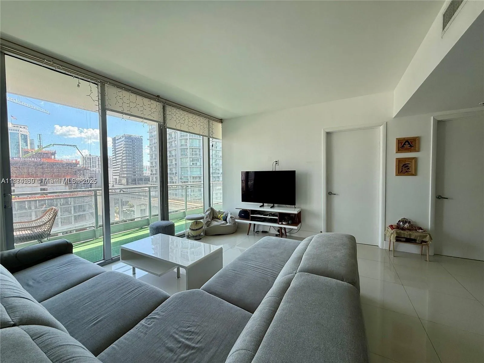 92 SW 3rd St # 1104, Miami FL 33130