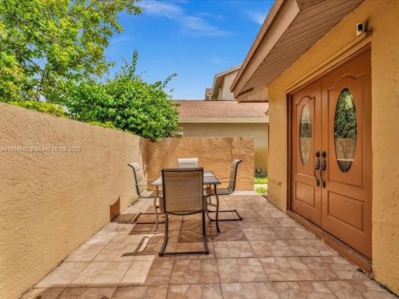 9900 SW 12 st, Pembroke Pines FL 33025