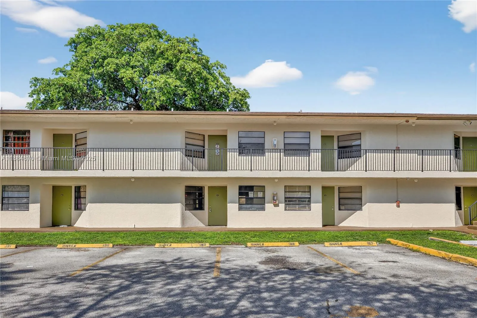 2 bedroom 1 bath for sale at 4198 Lakeside Dr # 4198, Tamarac FL 33319