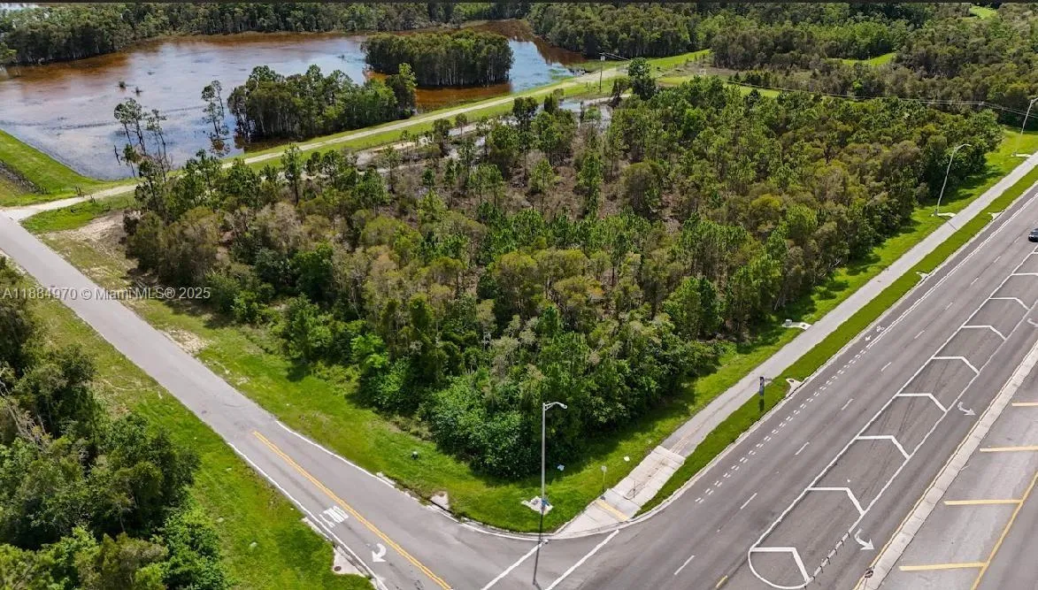 810 Fabian Cir, Fort Myers FL 33913