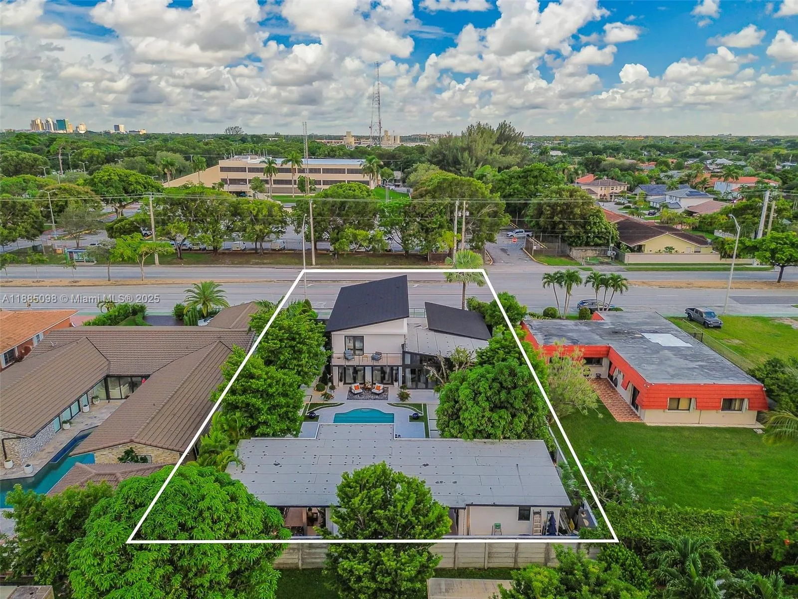 8761 SW 56th St, Miami FL 33165