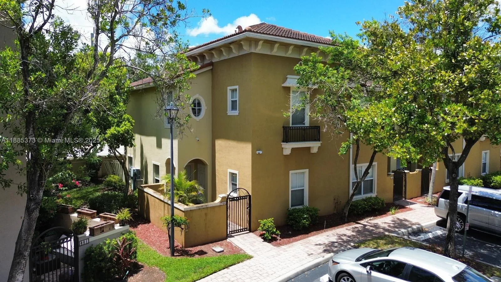 3 bedroom 3 bath for sale at 2851 W Prospect Rd # 704, Tamarac FL 33309