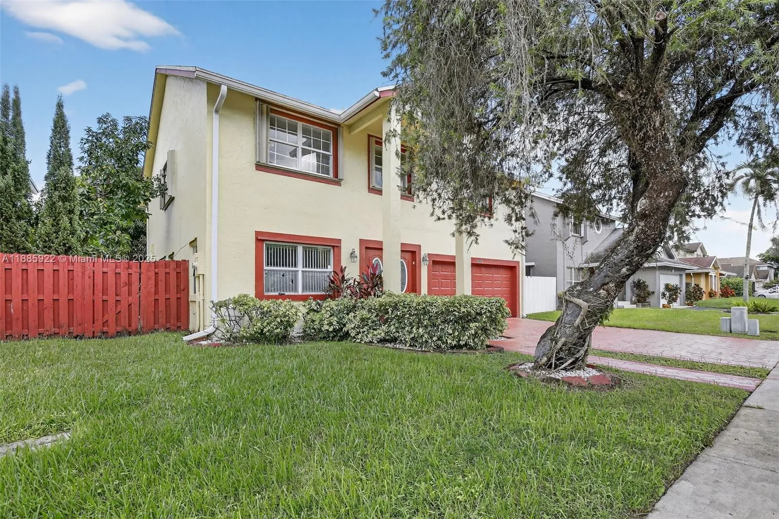 1001 SW 100th Ter, Pembroke Pines FL 33025