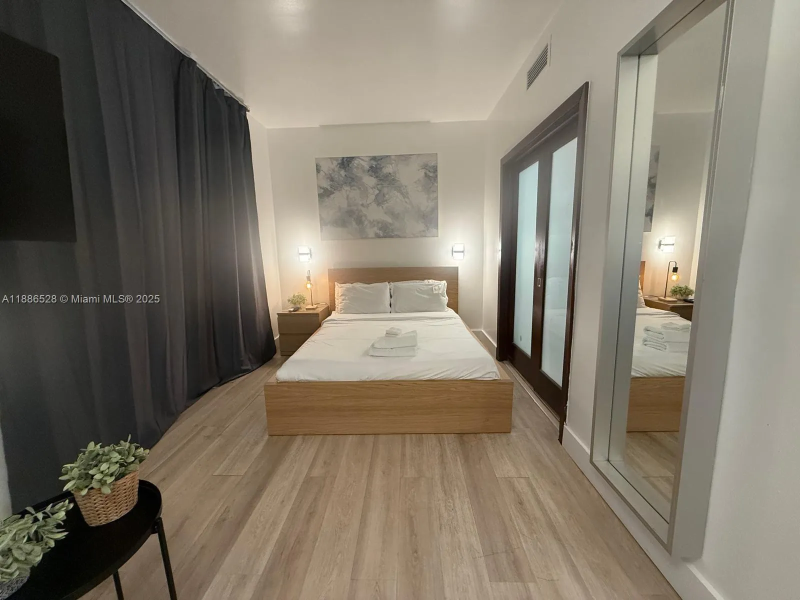 1 bedroom 1 bath for sale at 1036 Ocean Dr # B303, Miami Beach FL 33139