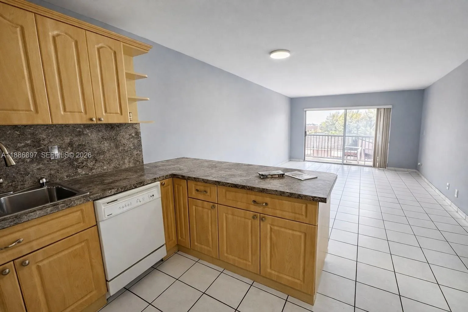 8005 Lake Dr # 404, Doral FL 33166