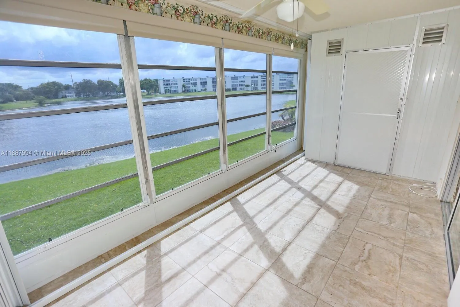 1 bedroom 1 bath for sale at 2079 Harwood F # 2079, Deerfield Beach FL 33442