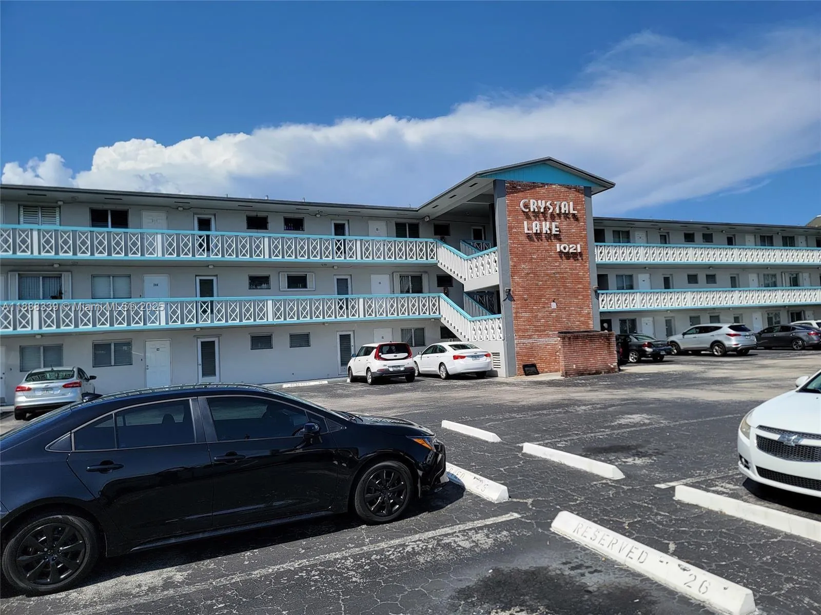 1 bedroom 1 bath for sale at 1021 Crystal Lake Dr # 311, Deerfield Beach FL 33064