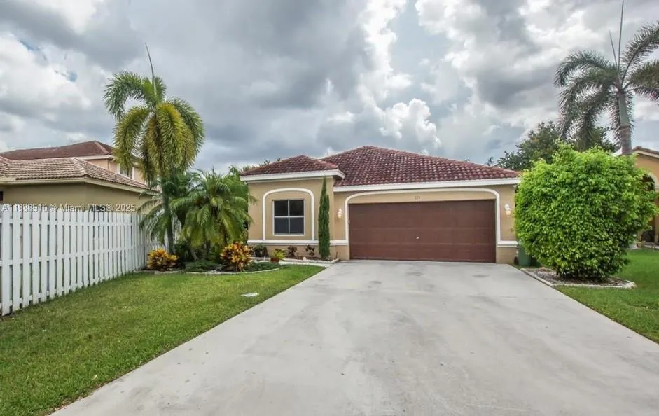 4 bedroom 2 bath for sale at 675 Maplewood Ct, Weston FL 33327