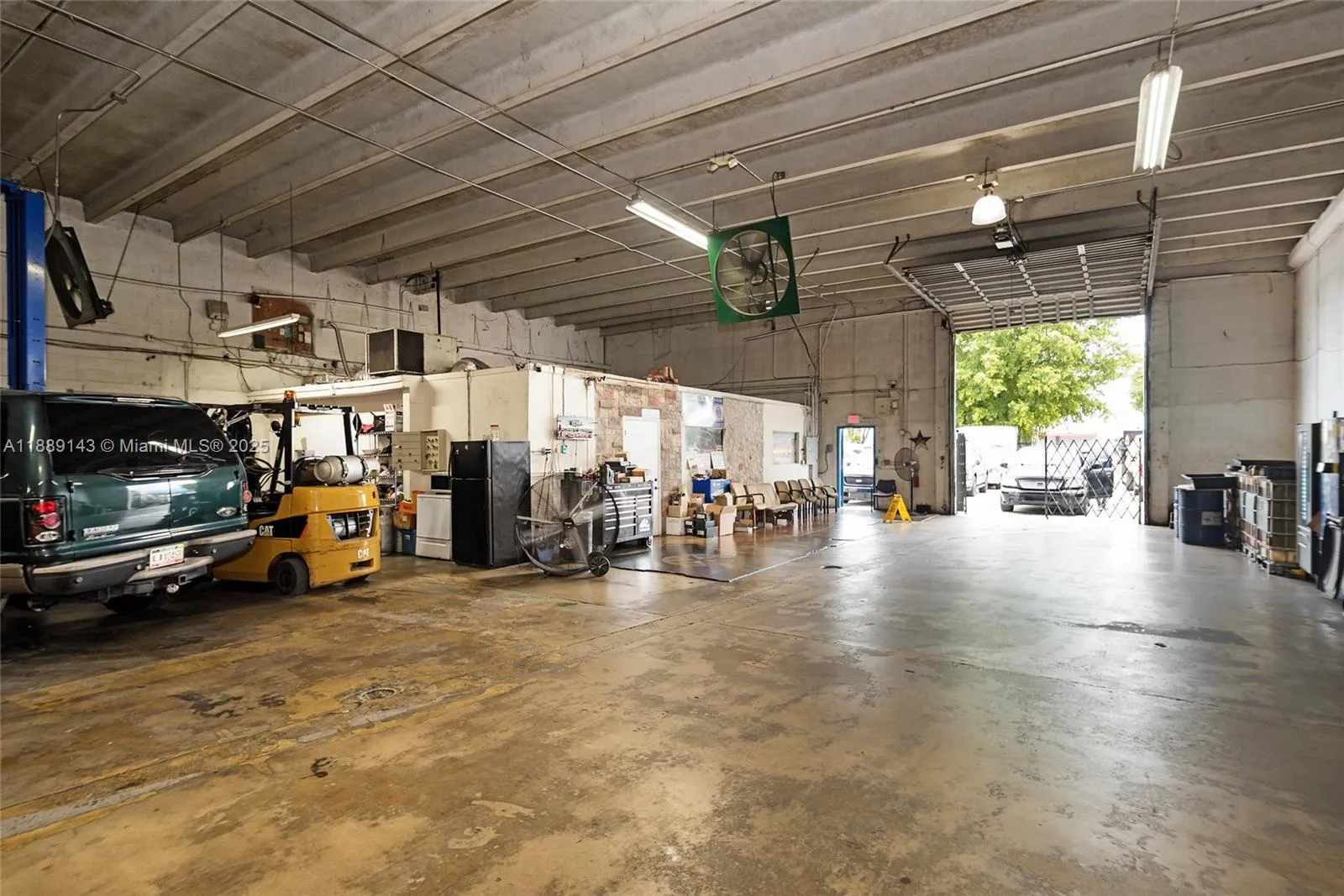 8230 NW 56th St, Doral FL 33166