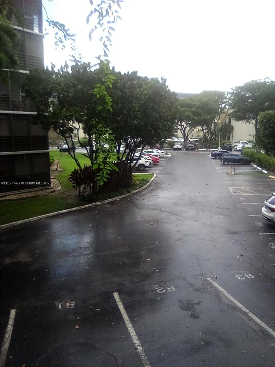 20400 W Country Club Dr # 209, Aventura FL 33180