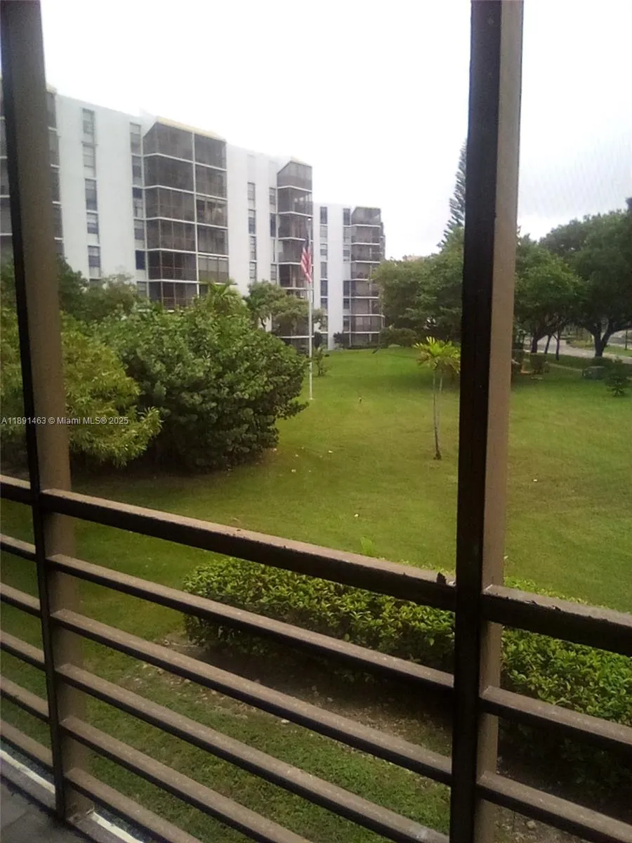 20400 W Country Club Dr # 209, Aventura FL 33180
