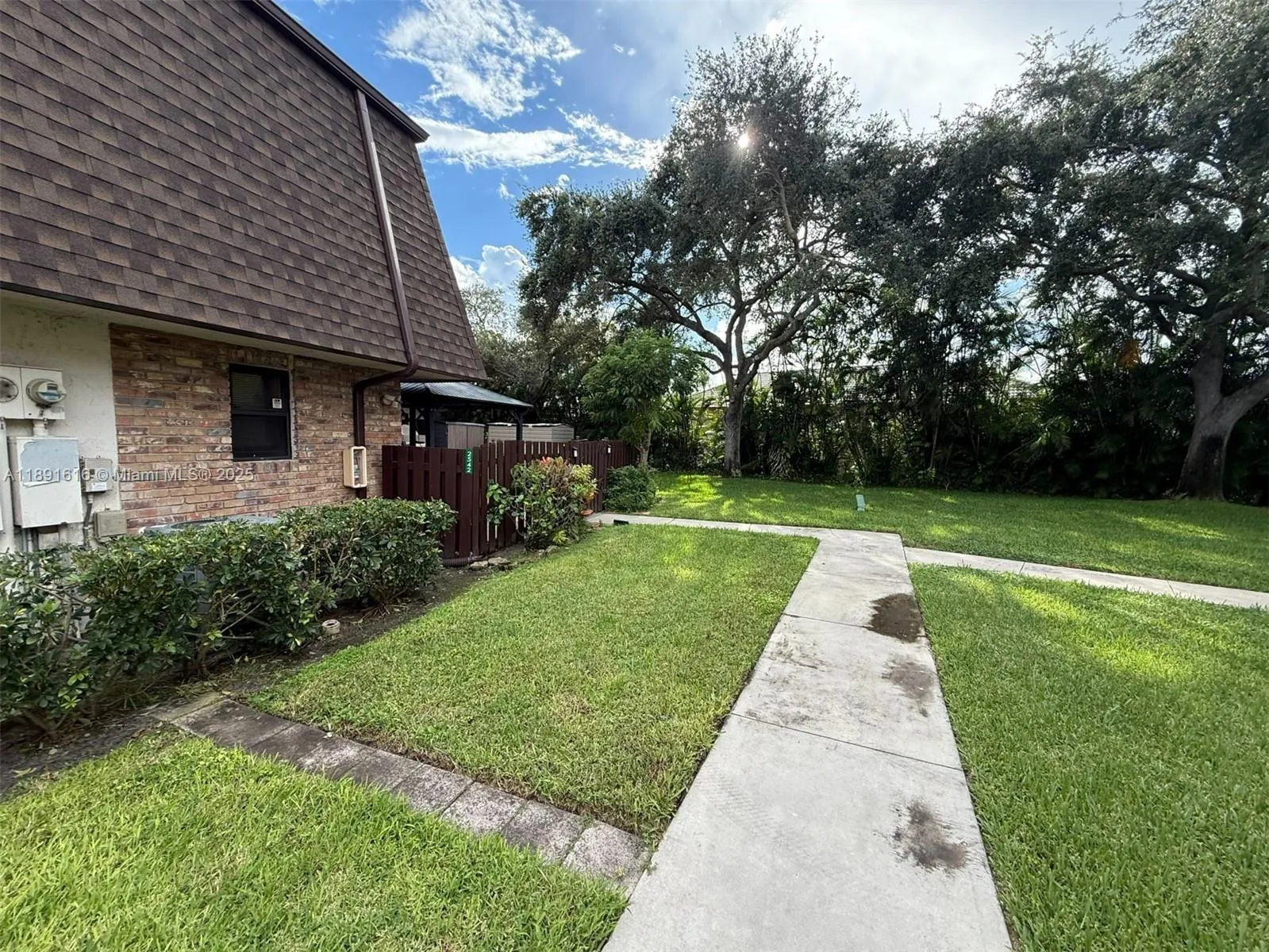 2 bedroom 2 bath for sale at 2542 NW 99th Ave, Coral Springs FL 33065