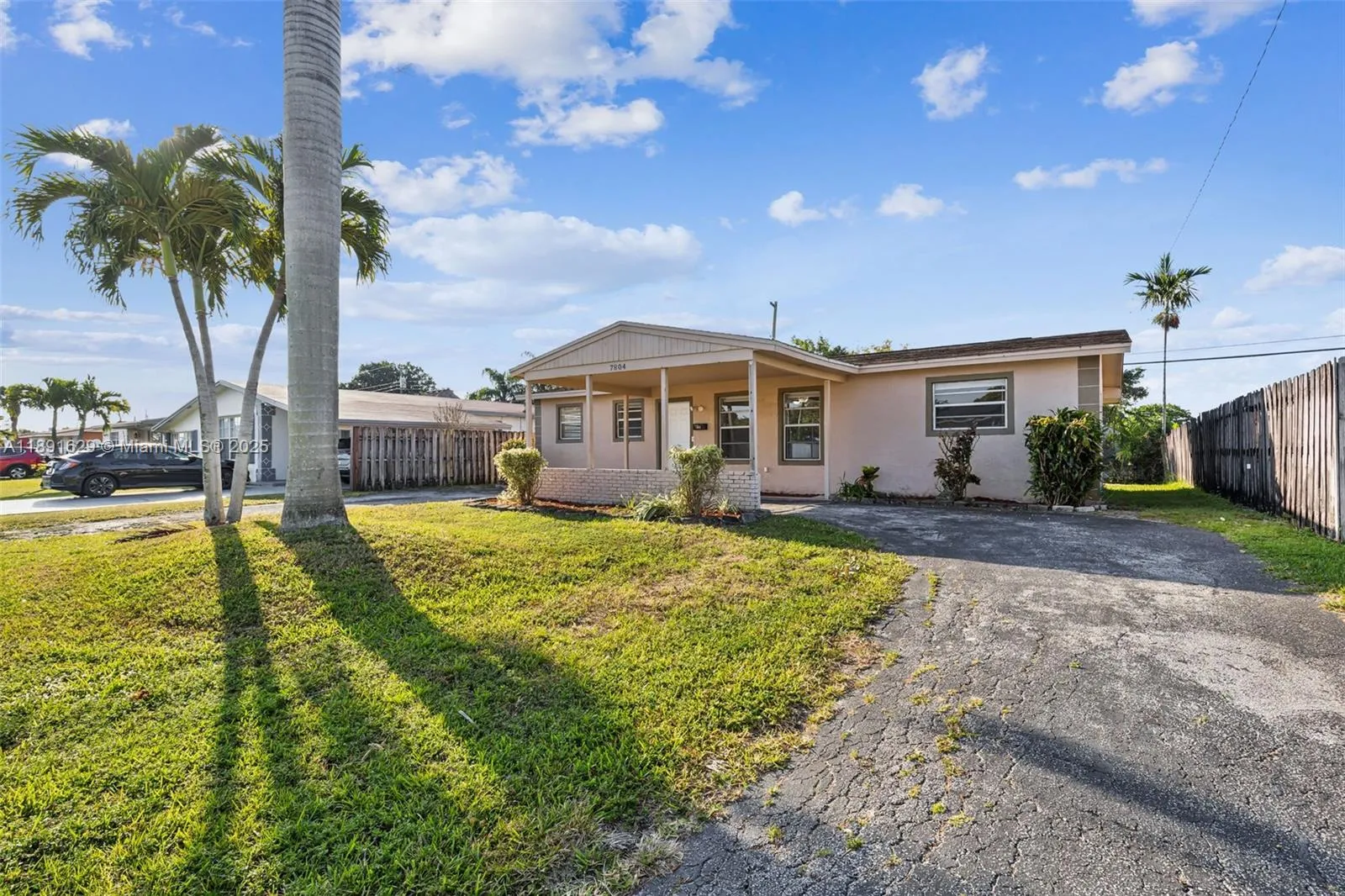 3 bedroom 2 bath for sale at 7804 Meridian St, Miramar FL 33023