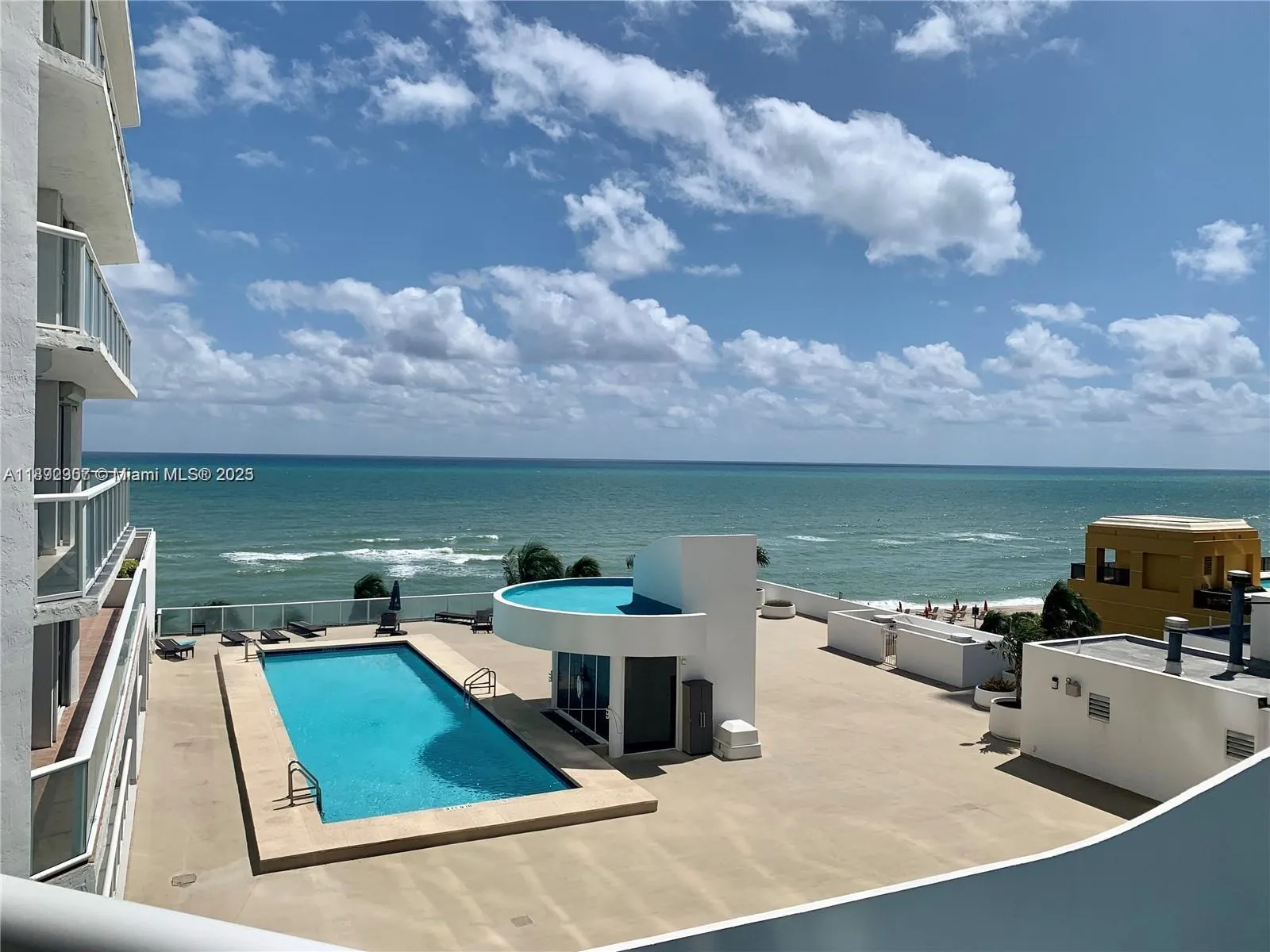 2 bedroom 2 bath for sale at 16425 Collins Ave # 512, Sunny Isles Beach FL 33160