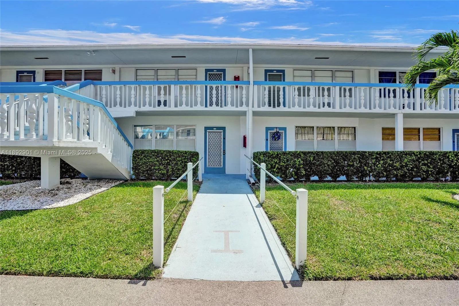 1 bedroom 1 bath for sale at 122 Oakridge I # 122, Deerfield Beach FL 33442