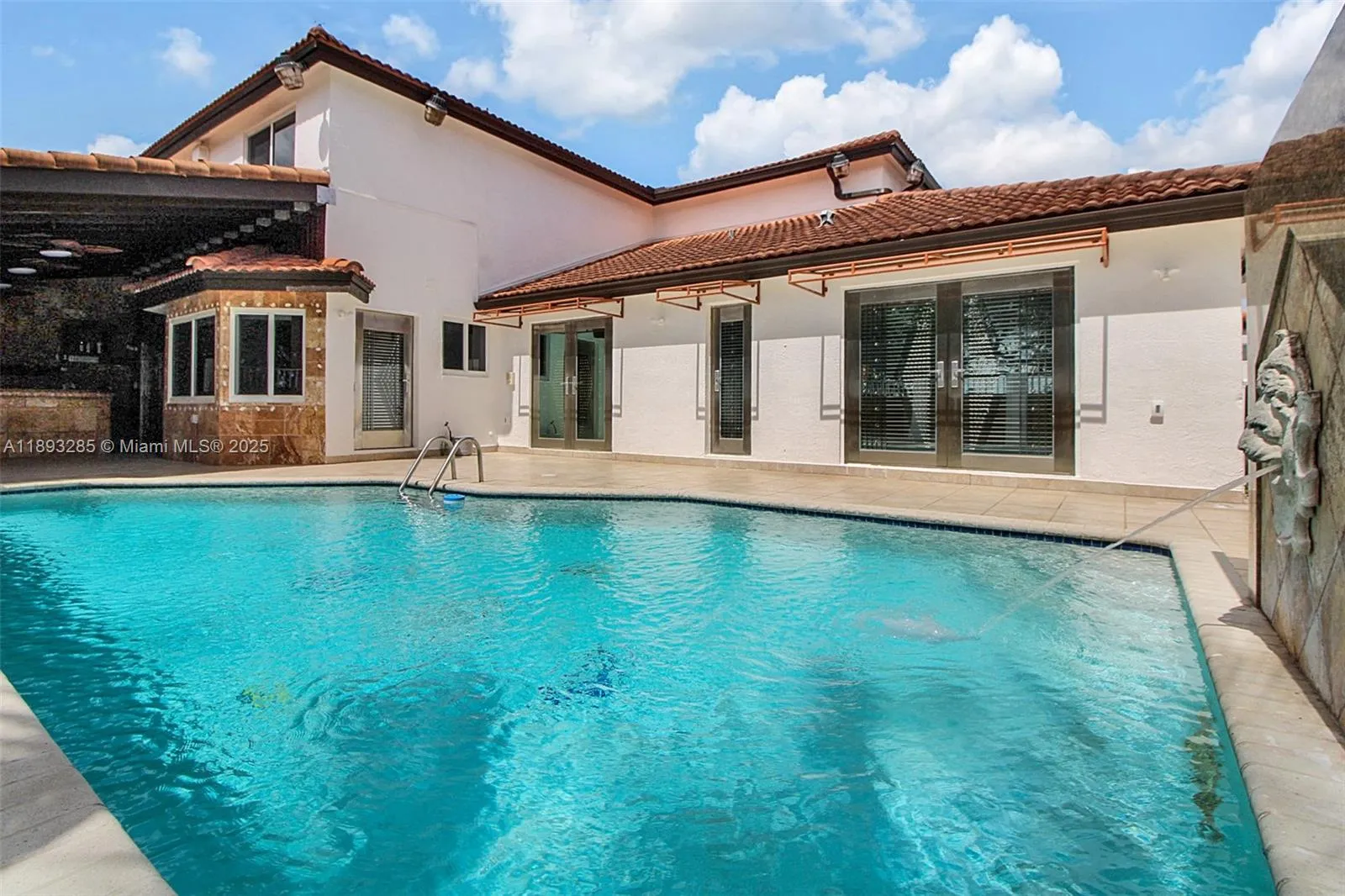 8416 NW 201st St, Miami FL 33015