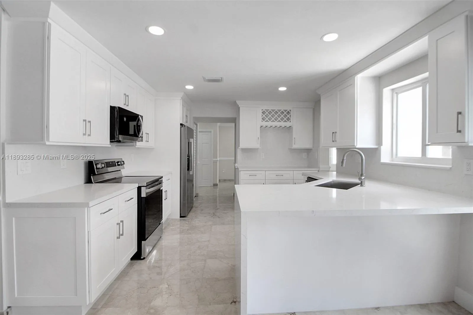 8416 NW 201st St, Miami FL 33015