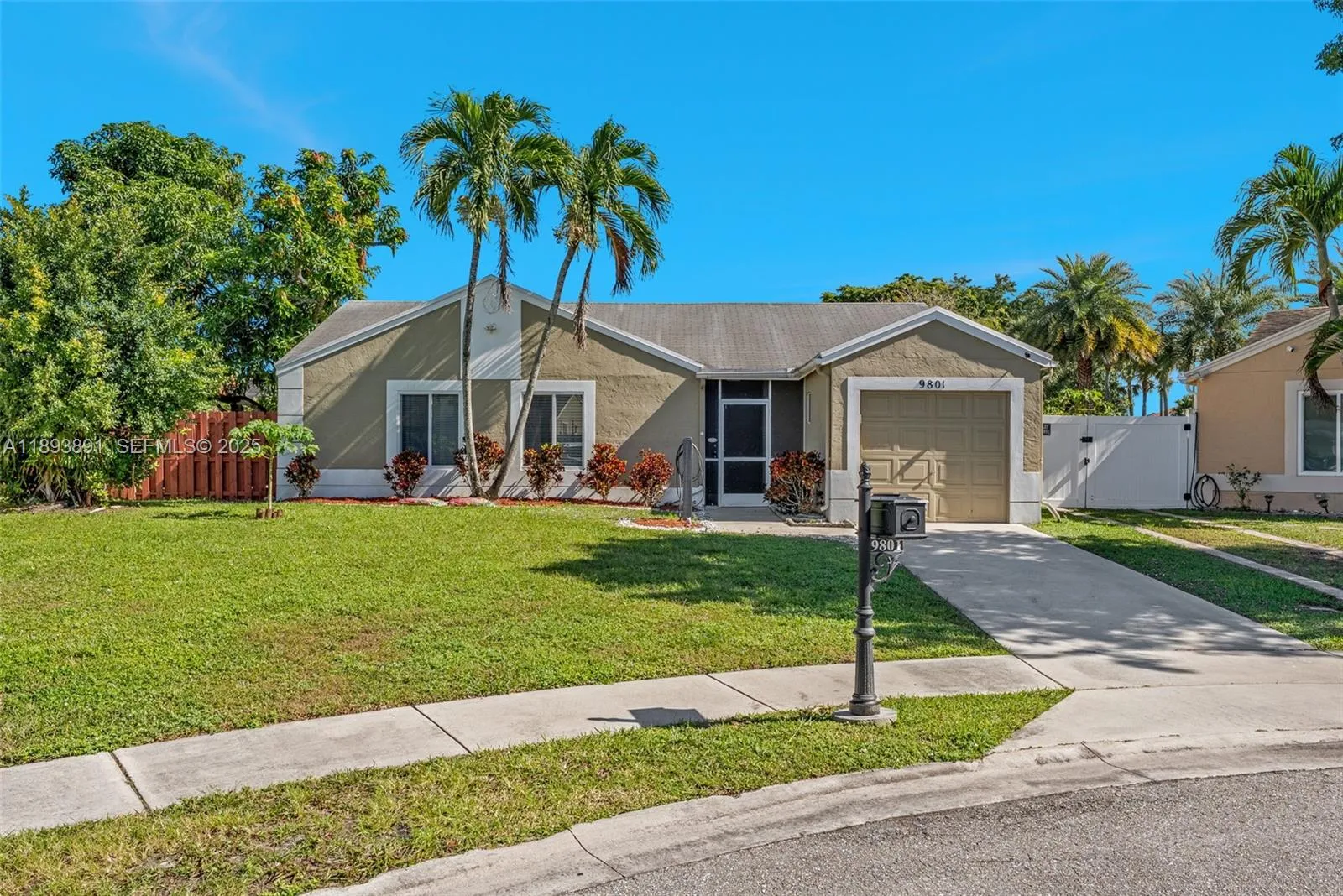3 bedroom 2 bath for sale at 9801 Ridgecreek Rd, Boca Raton FL 33496