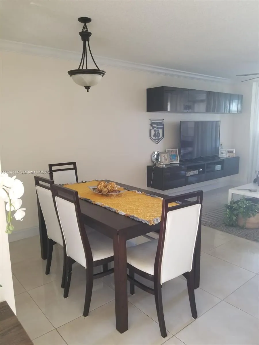 8465 Sunrise Lakes Blvd # 106, Sunrise FL 33322