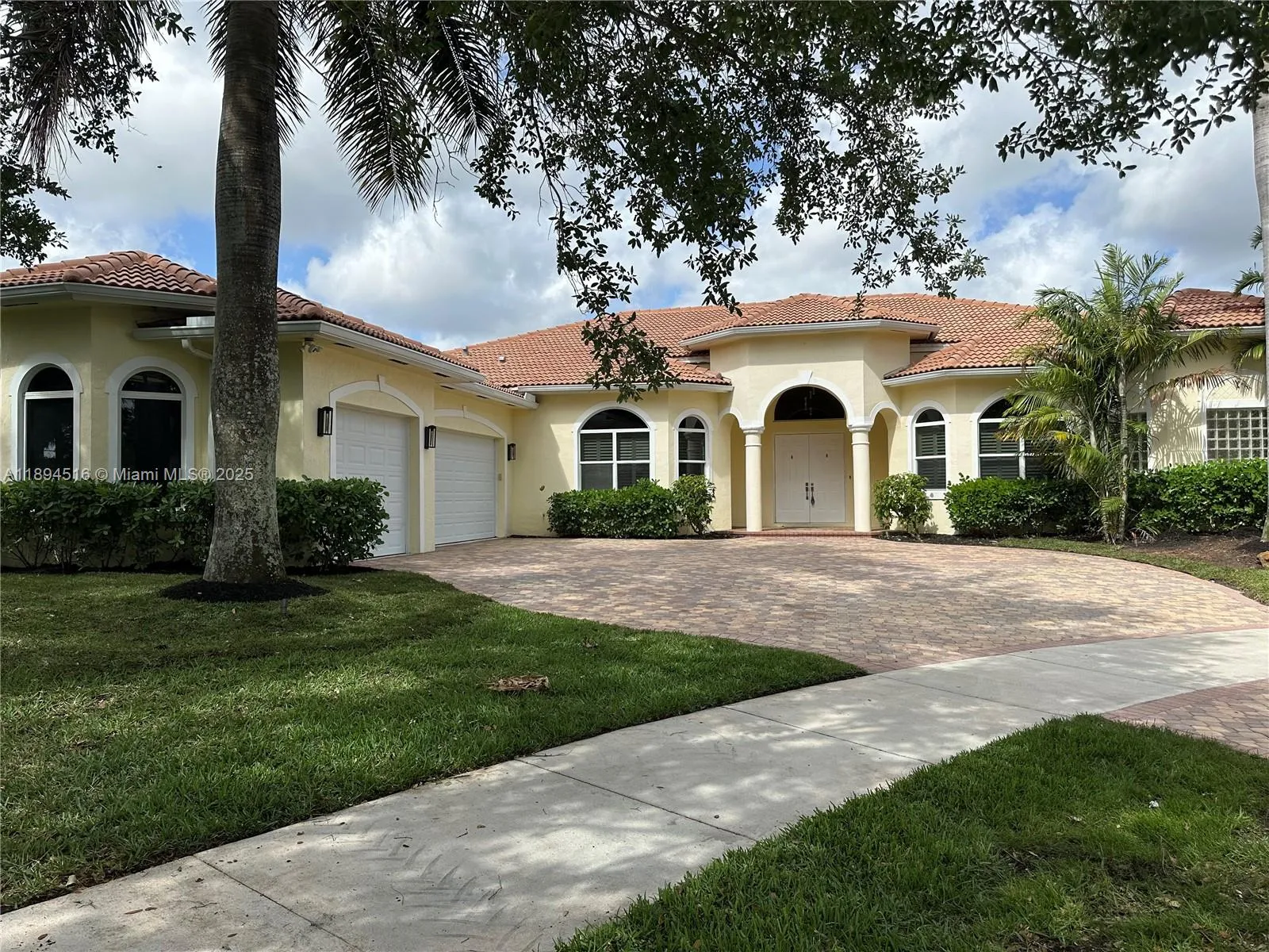 5 bedroom 4 bath for sale at 2273 Phoenix Ave, Davie FL 33324