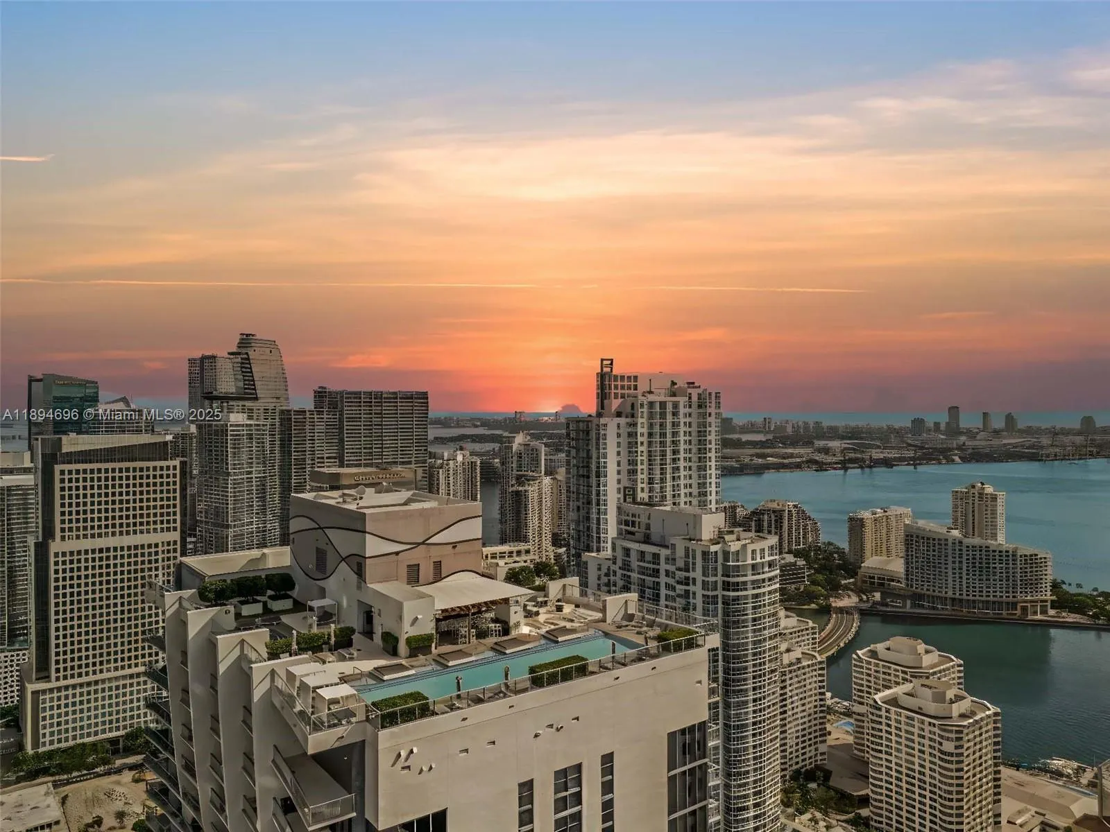 2 bedroom 2 bath for sale at 1010 Brickell Ave # 1607, Miami FL 33131
