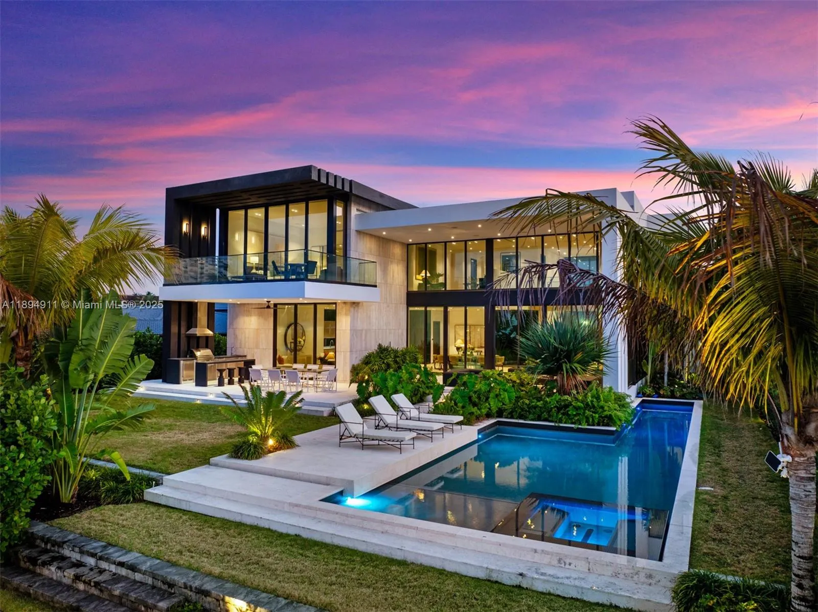 7 bedroom 7 bath for sale at 478 Tamarind Dr, Hallandale Beach FL 33009