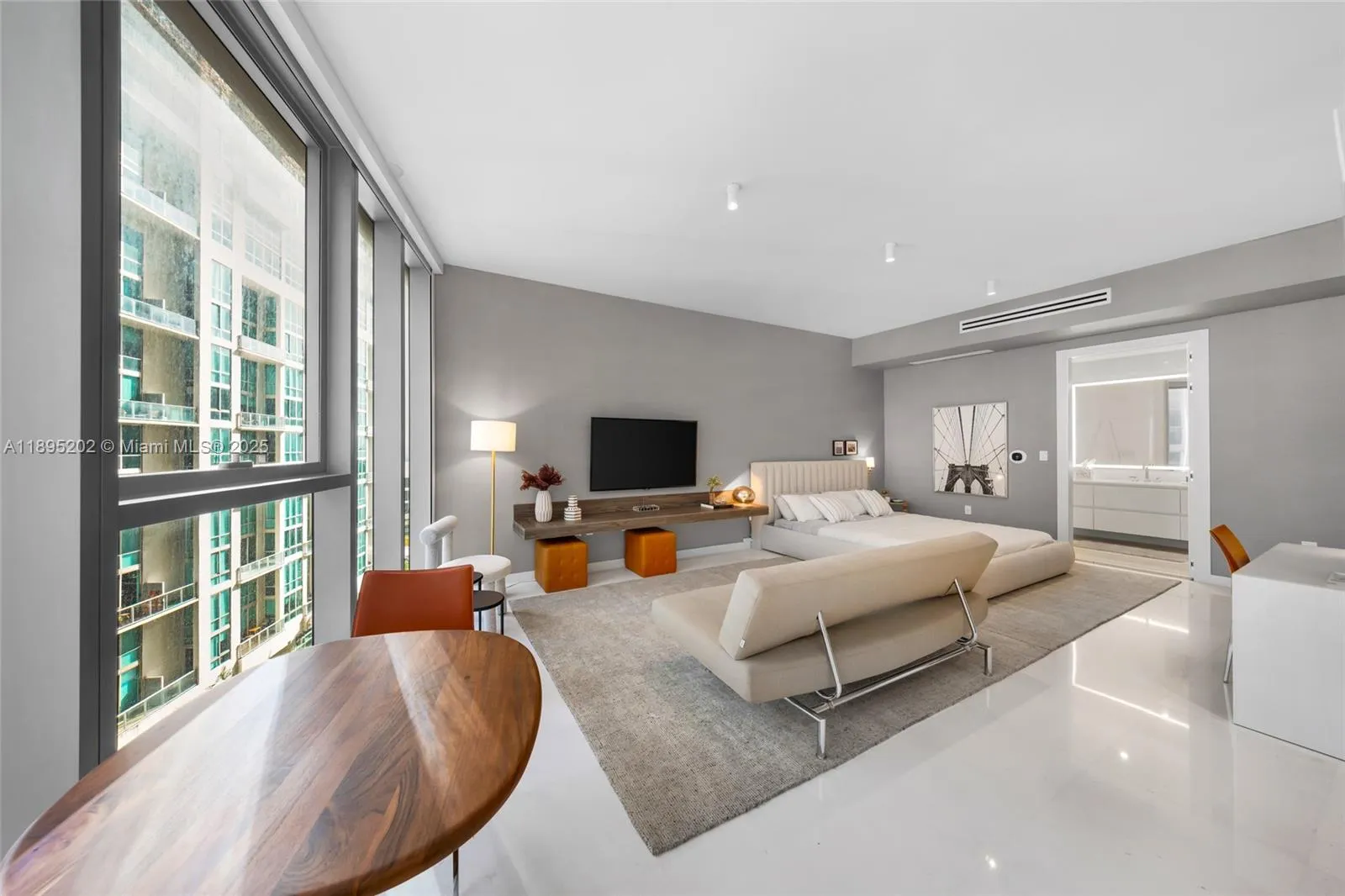 1 bath for sale at 300 Biscayne Blvd Way # 805, Miami FL 33131