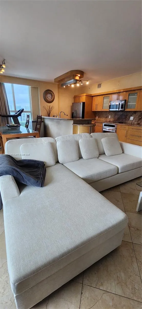 17555 SW Atlantic Blvd, Sunny Isles Beach FL 33160