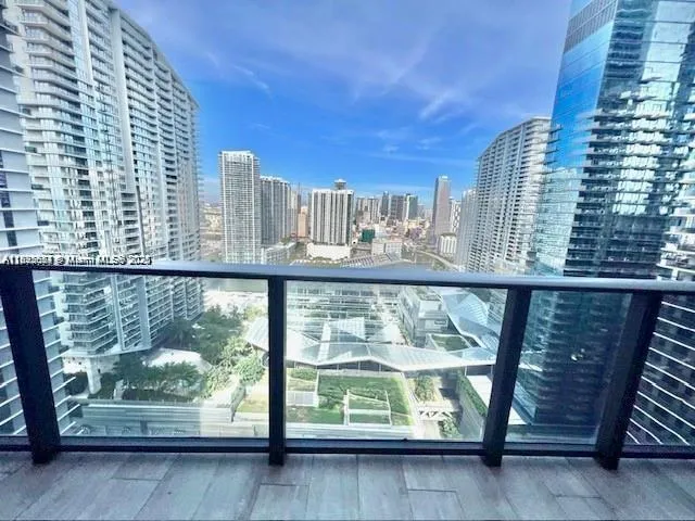 1 bedroom 1 bath for sale at 45 SW 9th St # 3009, Miami FL 33130