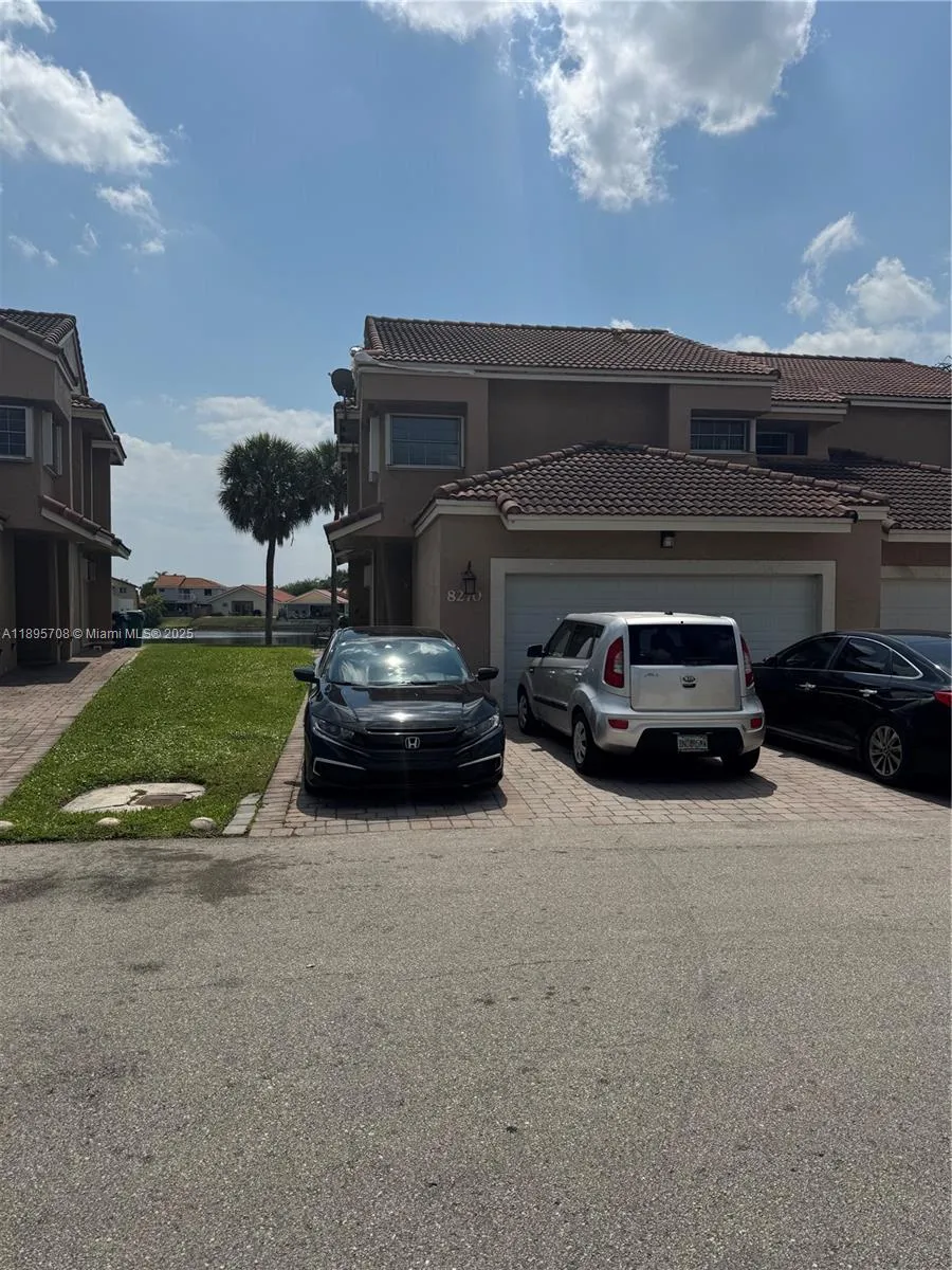 3 bedroom 2 bath for sale at 8270 NW 191st Ln # 13L, Hialeah FL 33015
