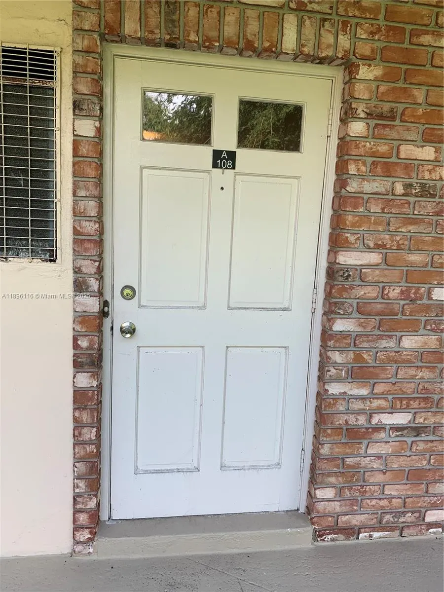 2 bedroom 1 bath for sale at 400 NE 20th St # A108, Boca Raton FL 33431