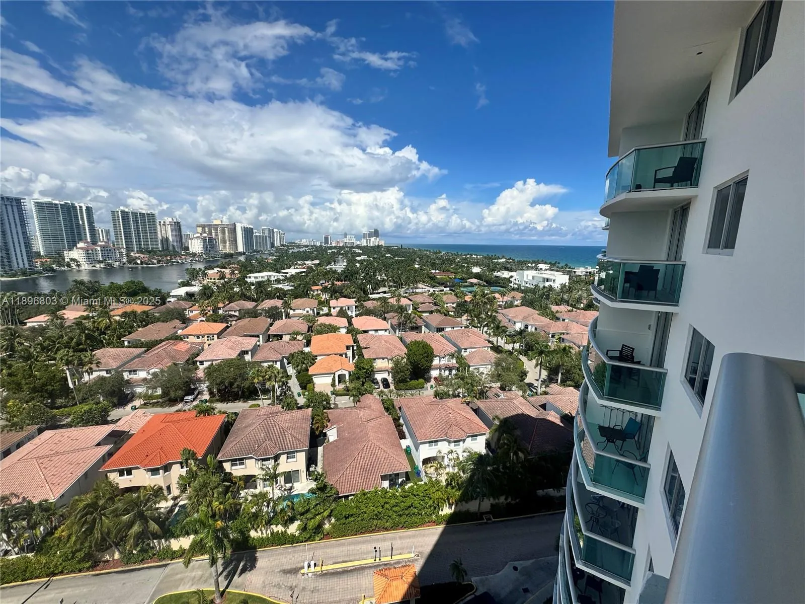 1 bedroom 1 bath for sale at 19370 Collins Ave # 1520, Sunny Isles Beach FL 33160