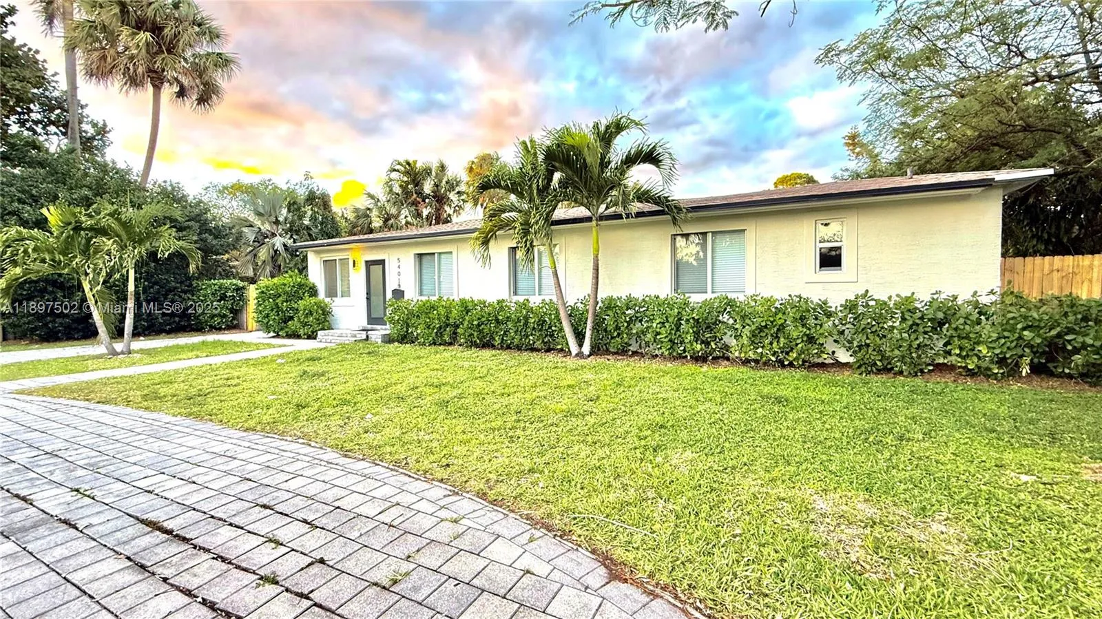 4 bedroom 3 bath for sale at 5401 W Broward Blvd, Plantation FL 33317