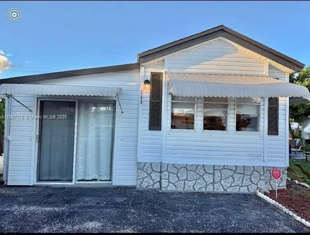 2 bedroom 1 bath for sale at 875 NE 48th St Lot 168, Deerfield Beach FL 33064