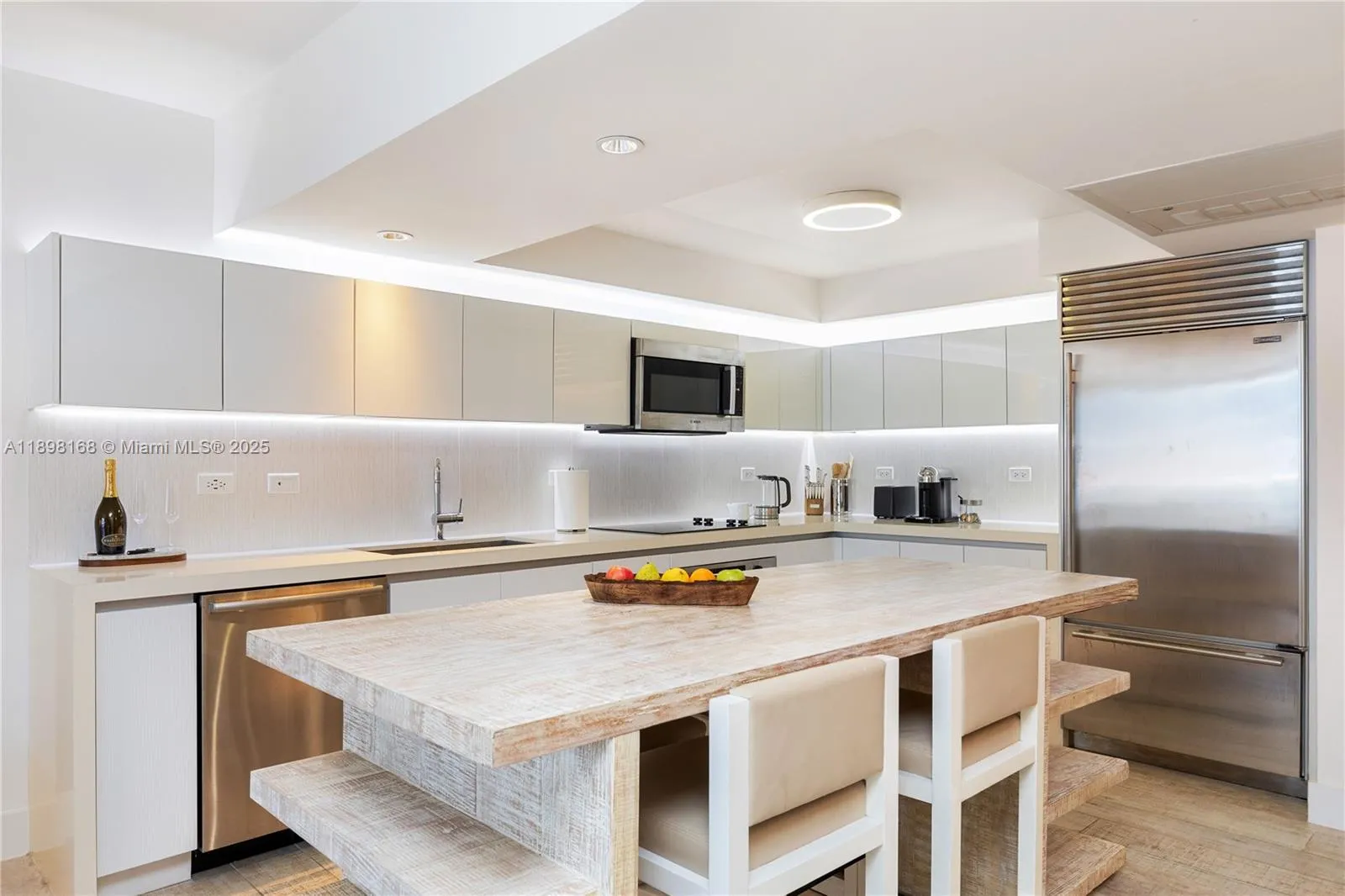 102 24th St # 1112, Miami Beach FL 33139