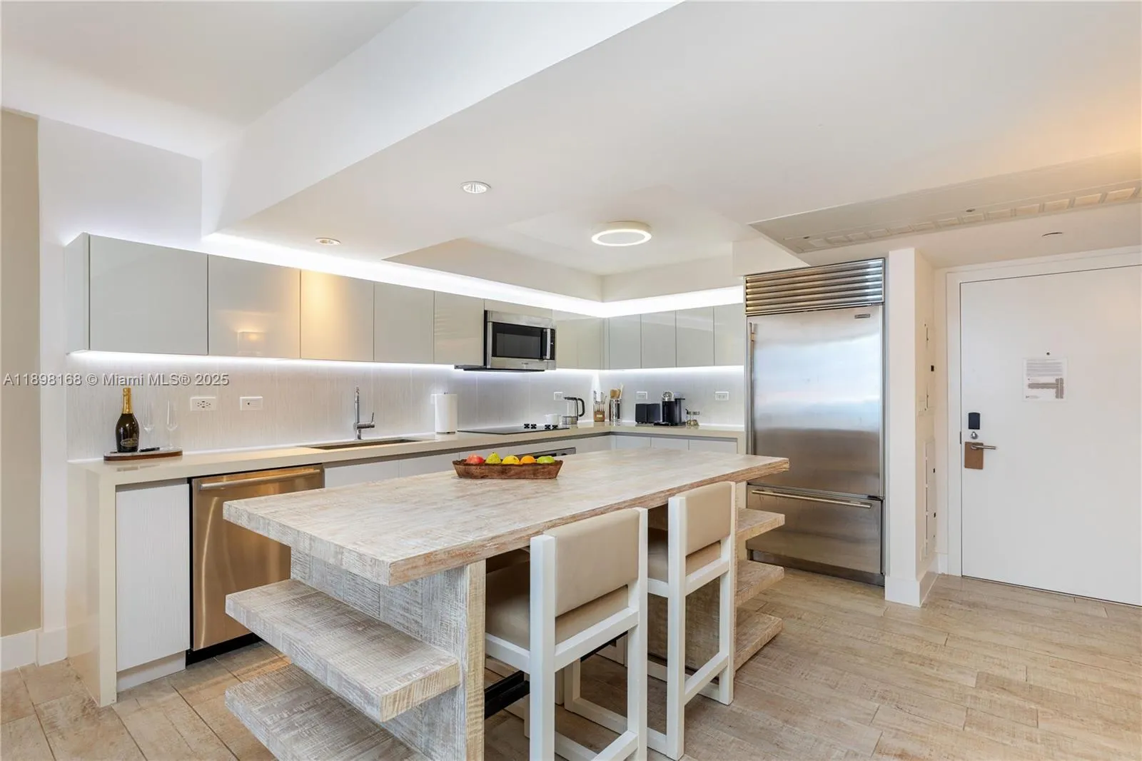 102 24th St # 1112, Miami Beach FL 33139