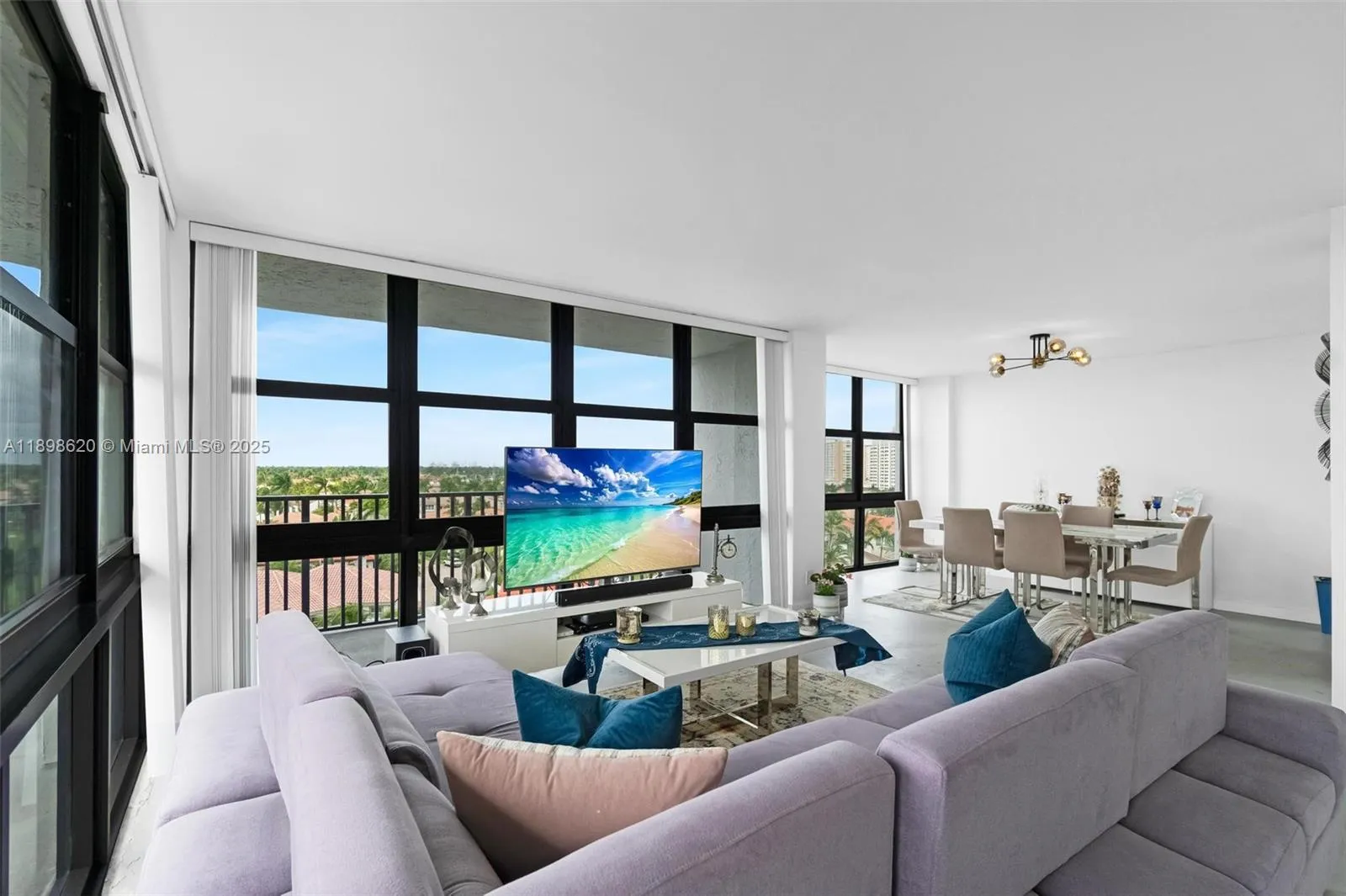 1000 Parkview Dr # 809, Hallandale Beach FL 33009