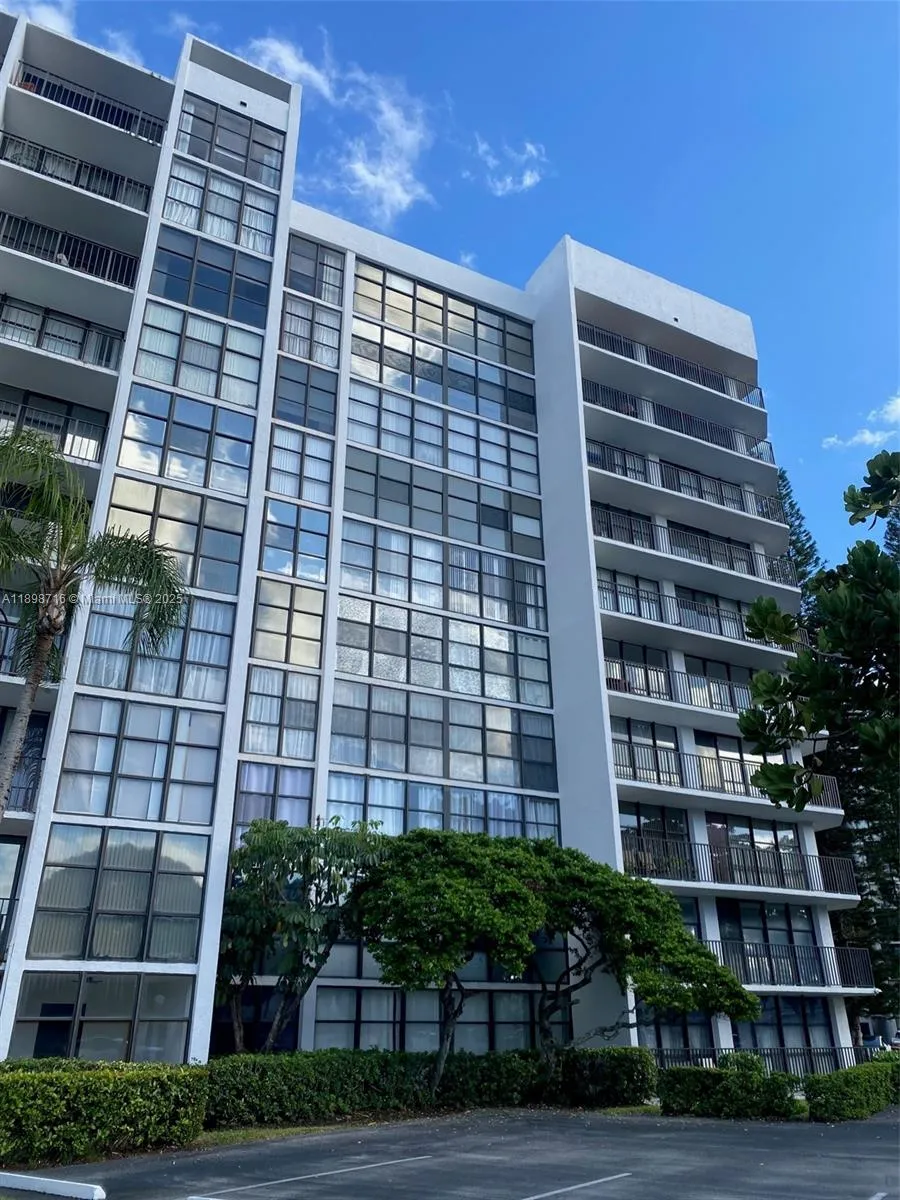 1 bedroom 1 bath for sale at 1000 Parkview Dr # 427, Hallandale Beach FL 33009