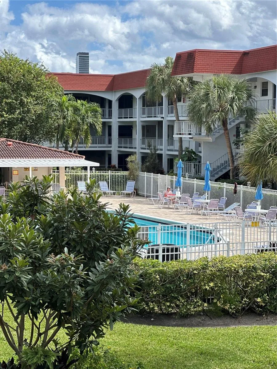 1 bedroom 1 bath for sale at 581 Blue Heron Dr # B, Hallandale Beach FL 33009