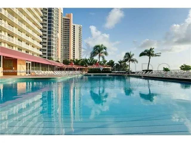 1 bath for sale at 19201 Collins Ave # 831, Sunny Isles Beach FL 33160