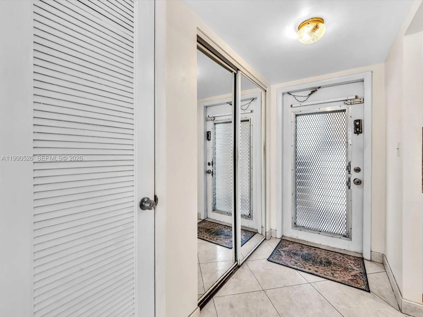 8465 Sunrise Lakes Blvd # 212, Sunrise FL 33322