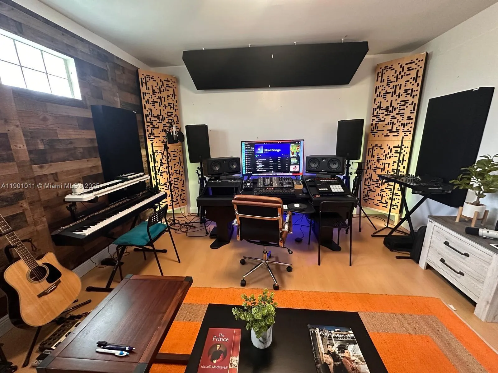 for sale at 139 NE 1st Ave, Hallandale Beach FL 33009