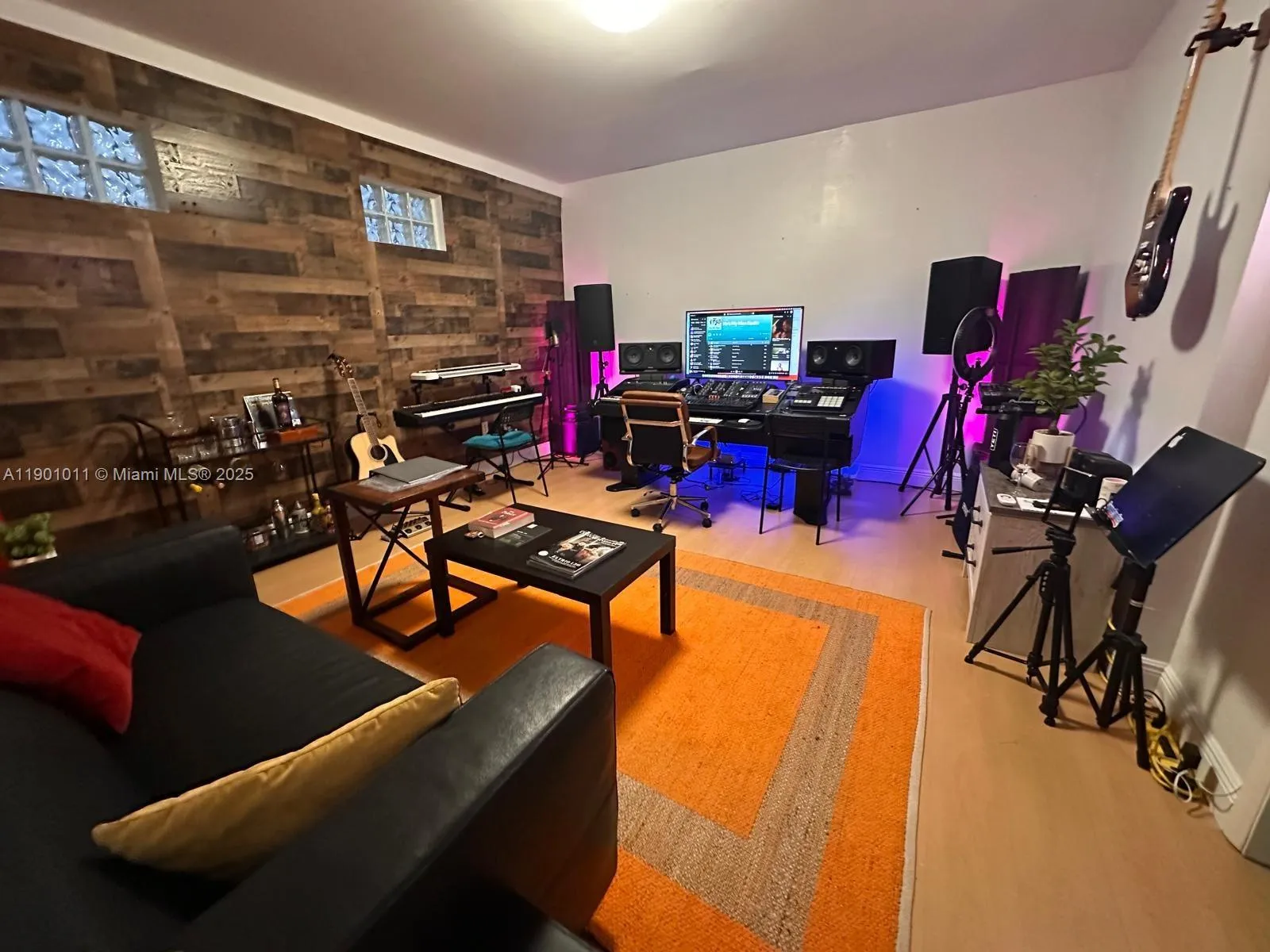 139 NE 1st Ave, Hallandale Beach FL 33009